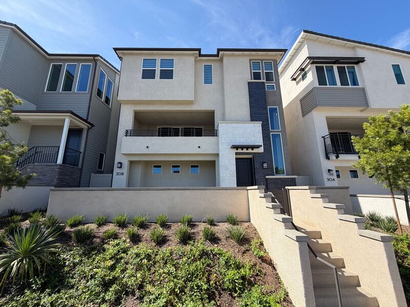 San Marcos House: 308 Triangular Rd