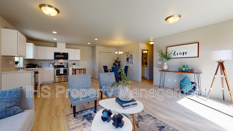 Pasco Townhome: 2513 E Helena