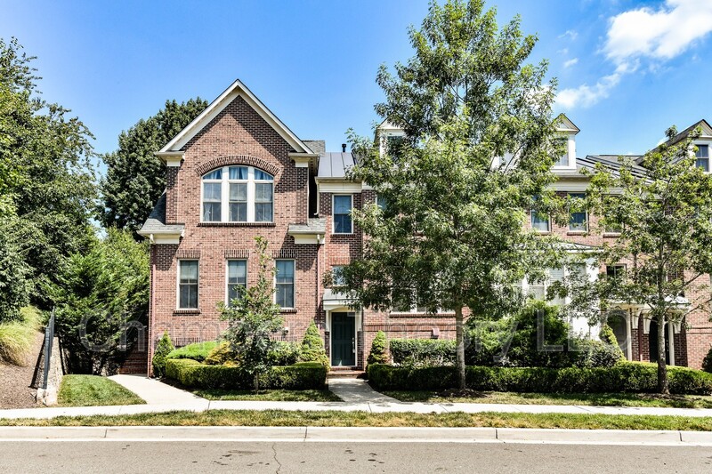 Arlington House: 3537 S Four Mile Run Dr.