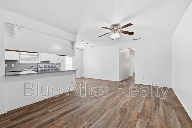 Burleson House: 222 Meador Lane