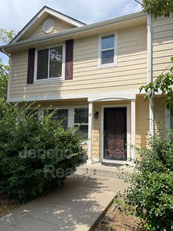 Lakewood Townhome: 32 North Harlan Street