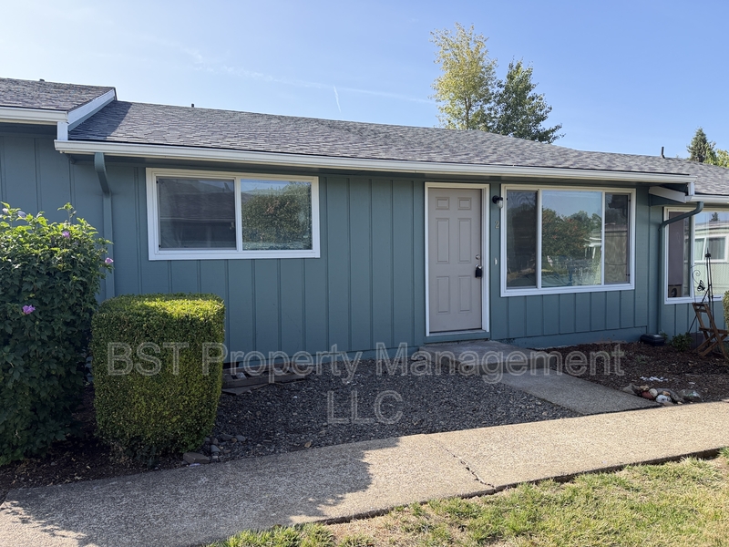 Mount Angel Condo: 740 North Main Street - 2
