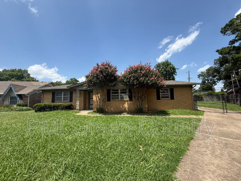 Tulsa House: 5919 E 45th St