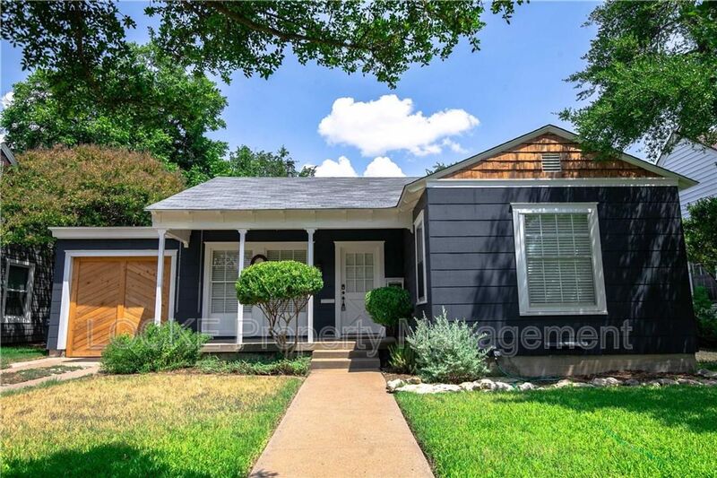 Fort Worth House: 4328 Calmont Avenue