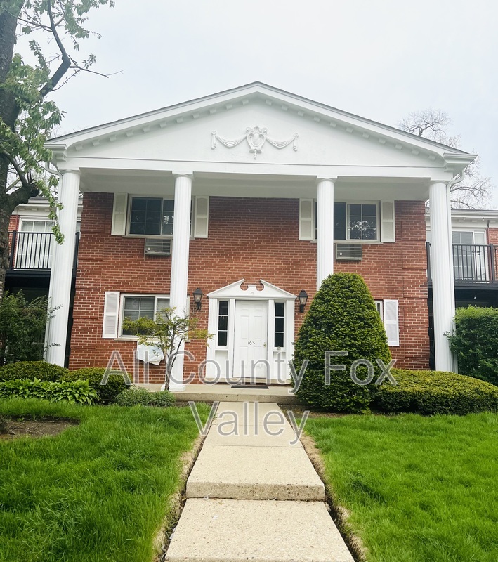 Arlington Heights Condo: 101 N Lincoln Lane