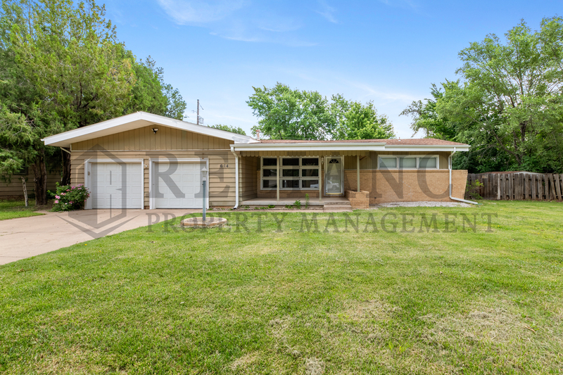 Wichita House: 614 North Brownthrush Lane