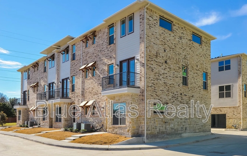 Richardson Townhome: 728 North Plano Road - 1
