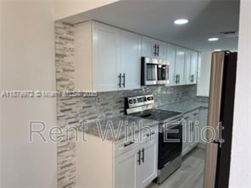 Davie Townhome: 2961 SW 87 Ave.