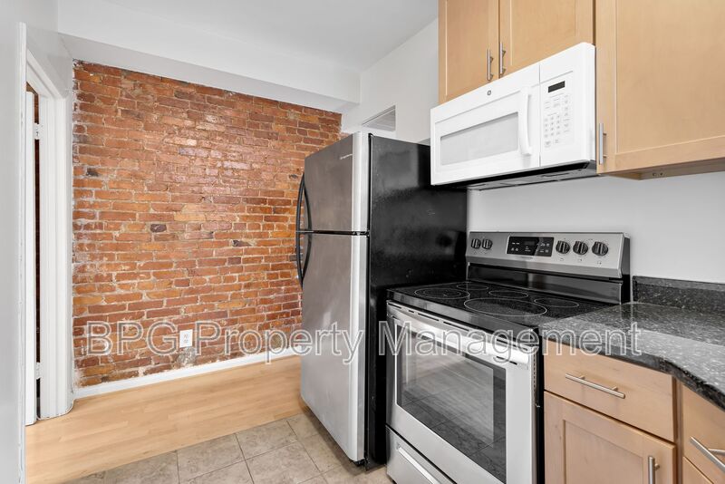 Washington House: 1217 Duncan Pl NE