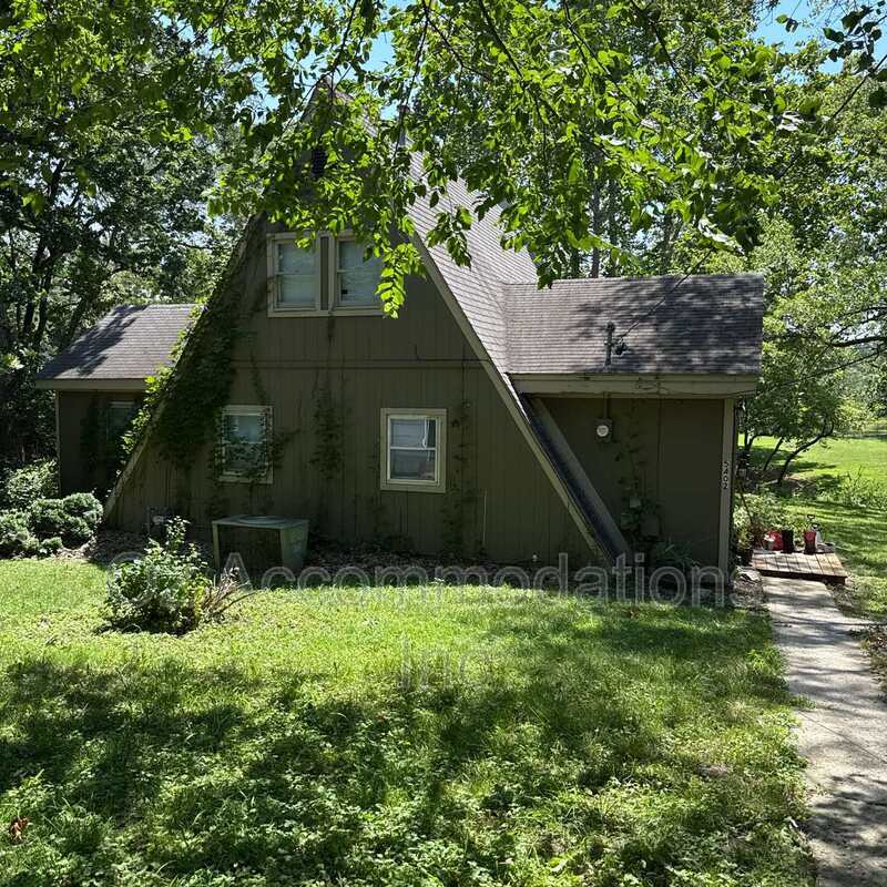 Houston Lake House: 5402 NW Venetian Dr