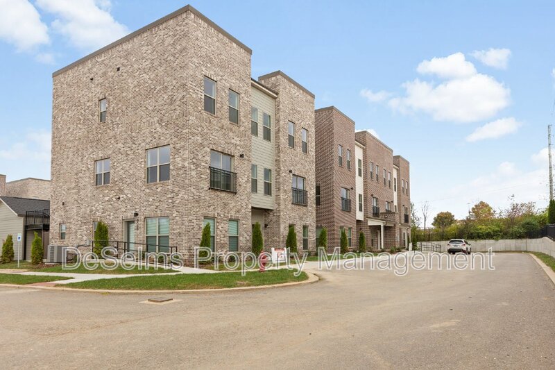 Spring Hill Condo: 203a Folsom Pass