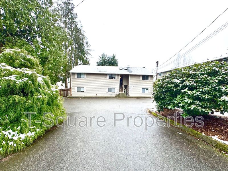 Lynnwood House: 2720 204th ST SW