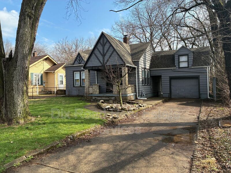 Middletown House: 2217 Winton Street