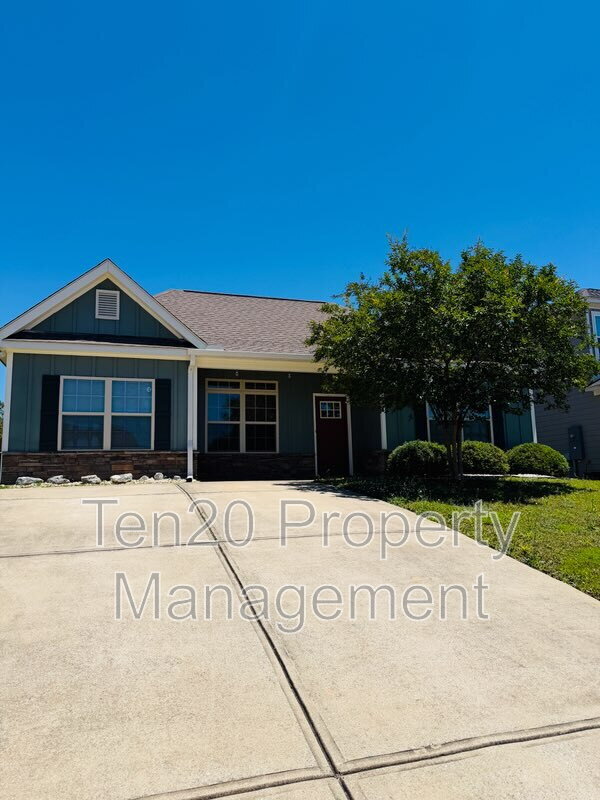 Phenix City House: 7 Vineyard Dr