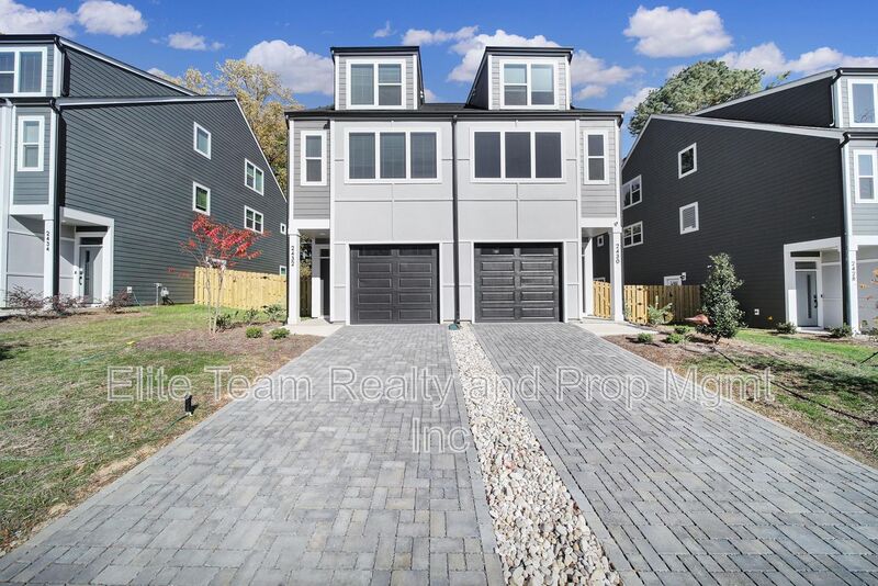 Charlotte Townhome: 2432 Arty Ave