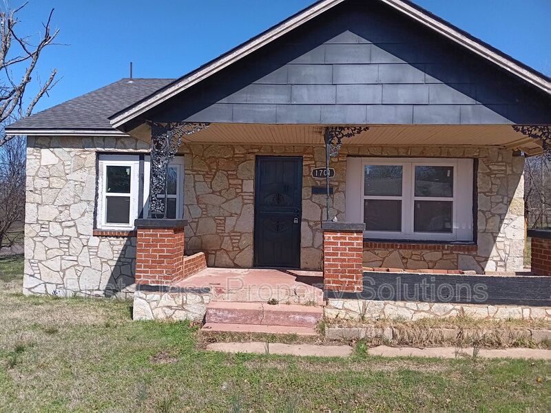 Oklahoma City House: 1701 NE 34th St