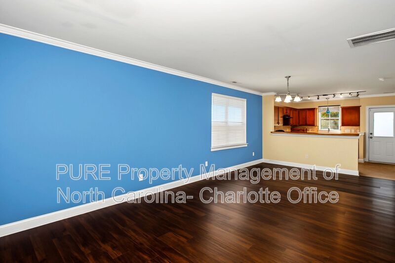 Davidson House: 15959 Rose Glenn Ln