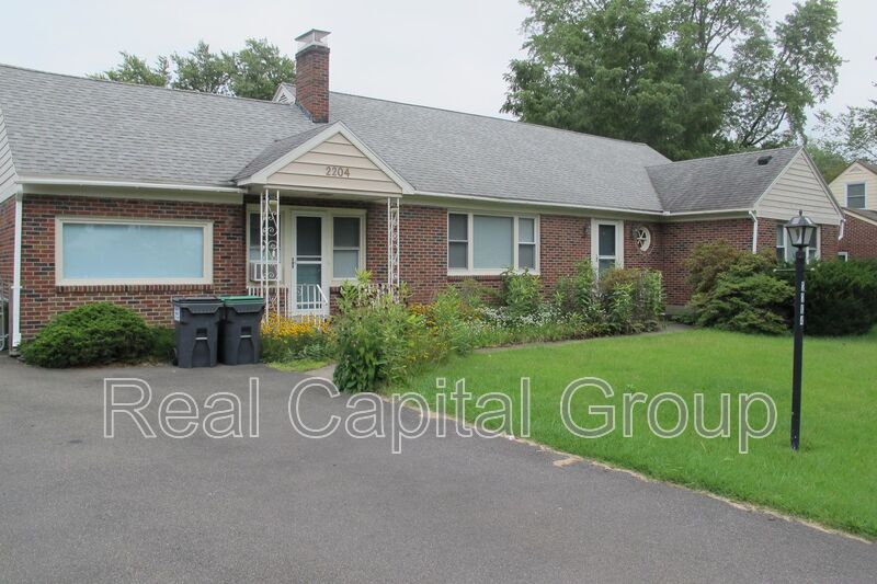 Niskayuna House: 2204 Dean St