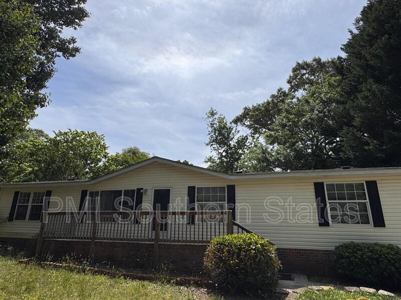 Greenville House: 9 Workman Dr