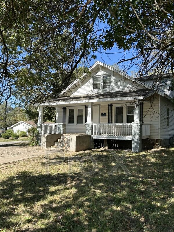 Pittsburg House: 501 E Washington