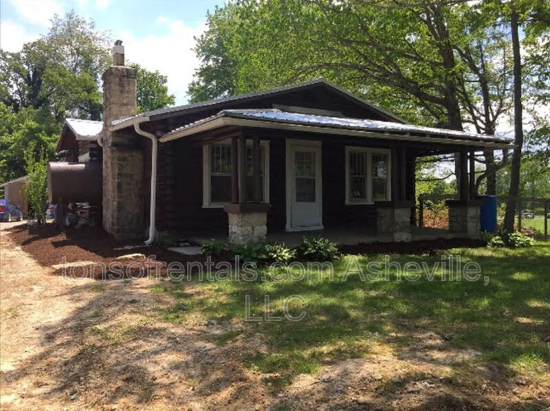 Hendersonville House: 806 Orrs Camp Road