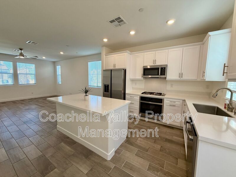 Palm Desert House: 41168 Emory Ln