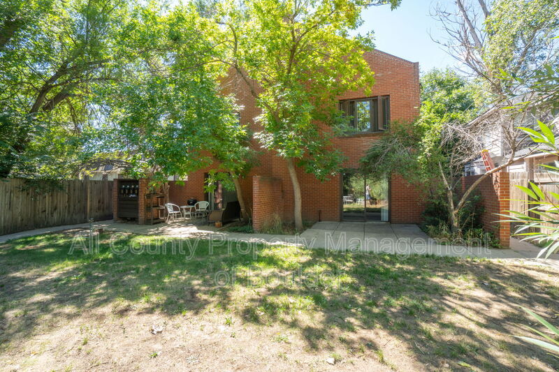 Boulder Townhome: 1850 Goss St