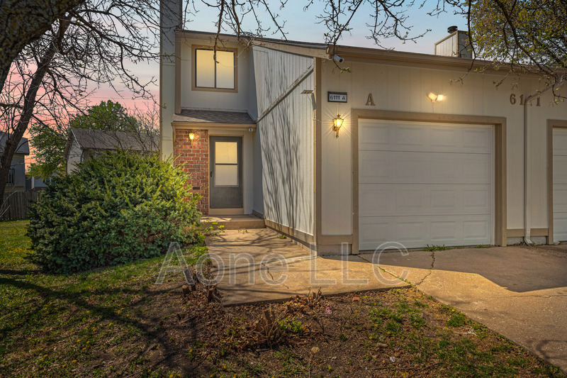 Topeka Townhome: 6111 SW 26th St