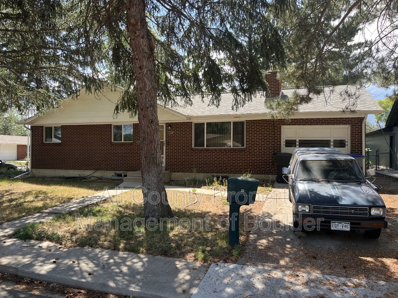 Longmont House: 1729 Countess Ct