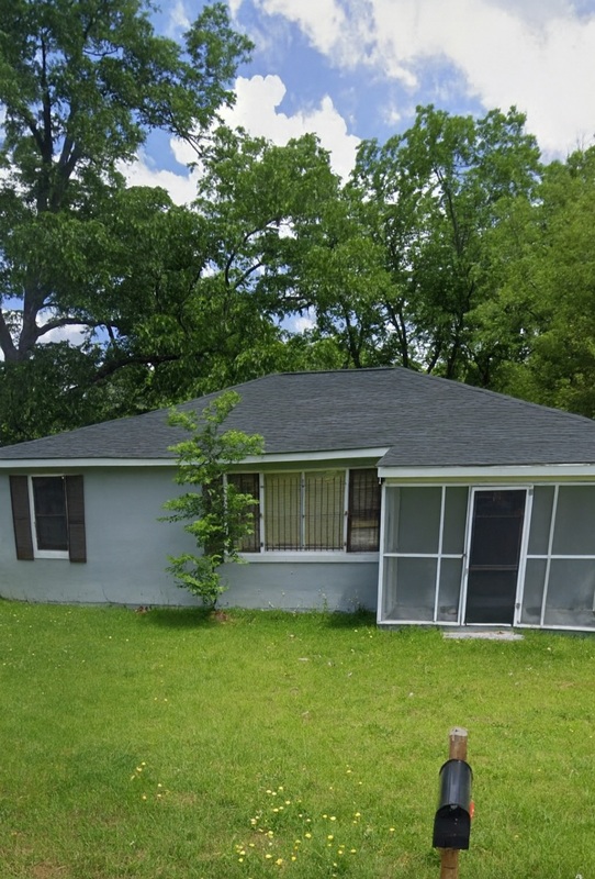 Macon House: 2671 Roy St