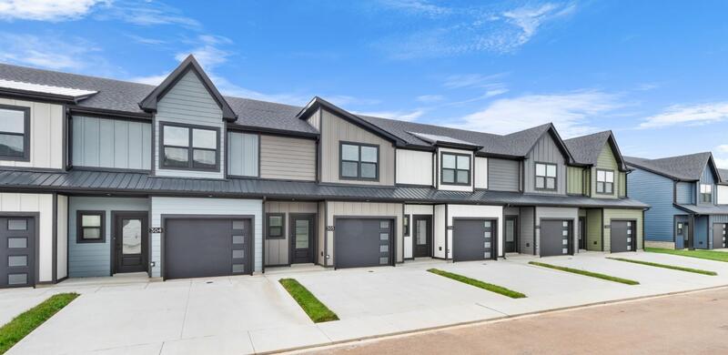 Clarksville Townhome: 305 Jonathan Wade Circle