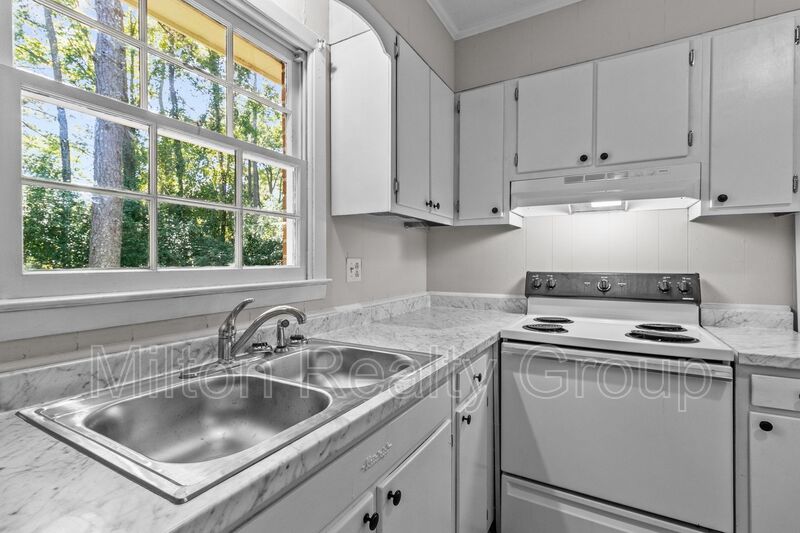 Fayetteville House: 7505 Crown Ave