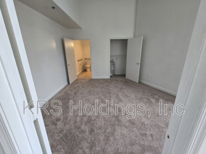 Richmond Condo: 1411 Bainbridge Street