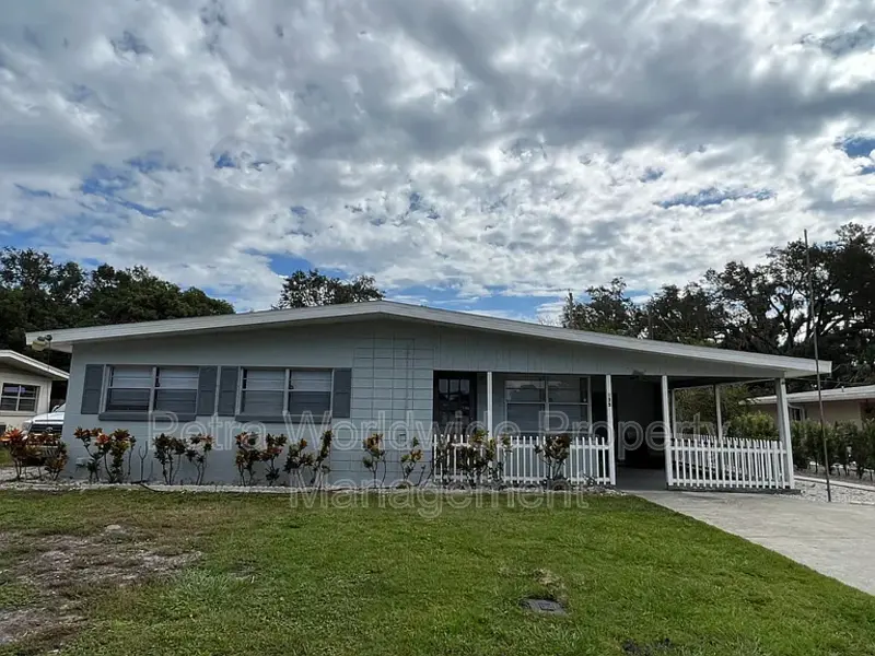 Sanford House: 135 Pinecrest Drive