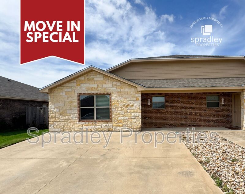 Belton Townhome: 927 Laila Ln