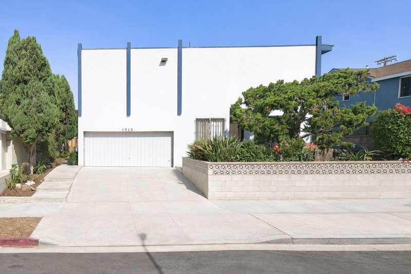 Los Angeles Condo: 1915 South Longwood Avenue