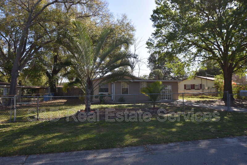 Auburndale House: 105 Flamingo Dr.
