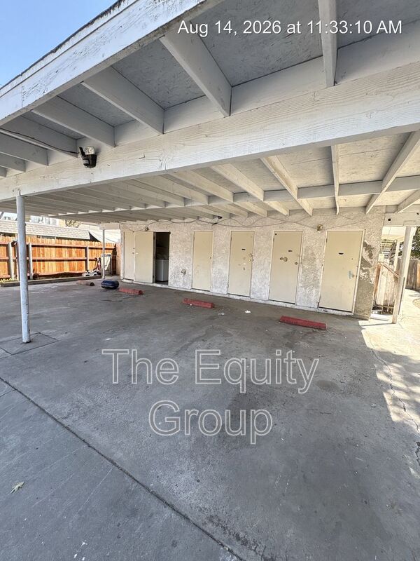 Visalia Condo: 527 S Garden St