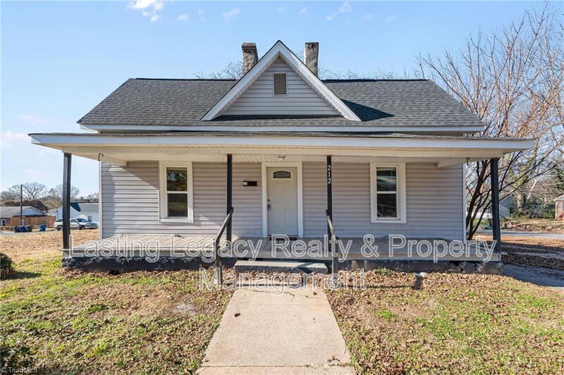 Winston-Salem House: 212 N Laura Wall Blvd
