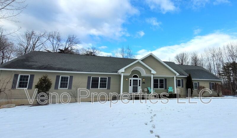 Ballston Spa House: 2057 Rowley Road