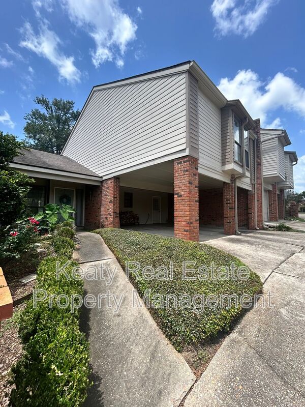 Lafayette House: 604 Briargate Walk Circle