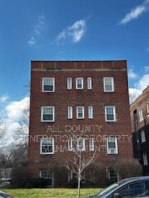 Cleveland Condo: 2932 S Moreland Blvd