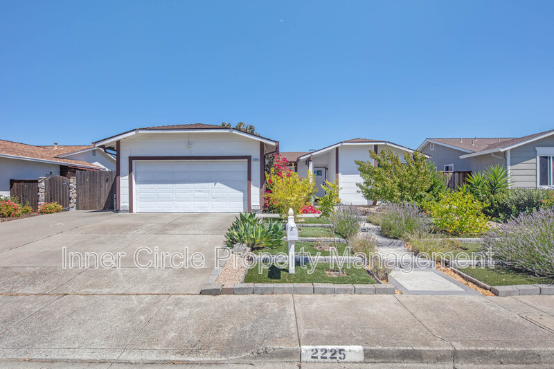 Pittsburg House: 2225 Mount Whitney Drive