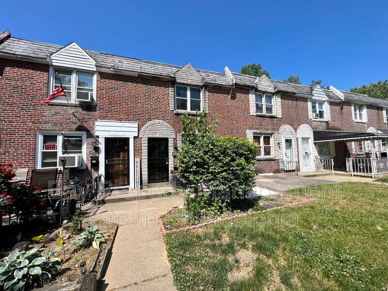 Darby House: 534 S 4th St