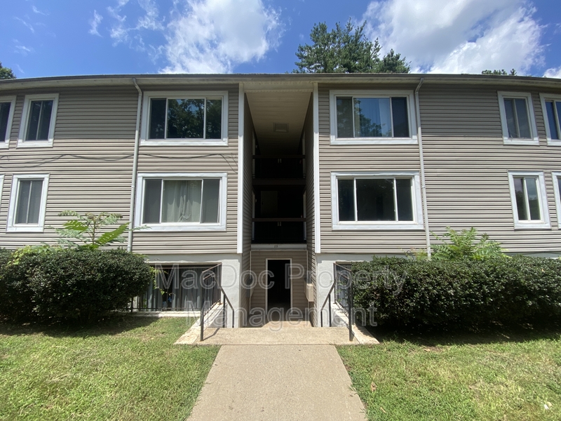 Orange Condo: 111 Berry Street Apt 1