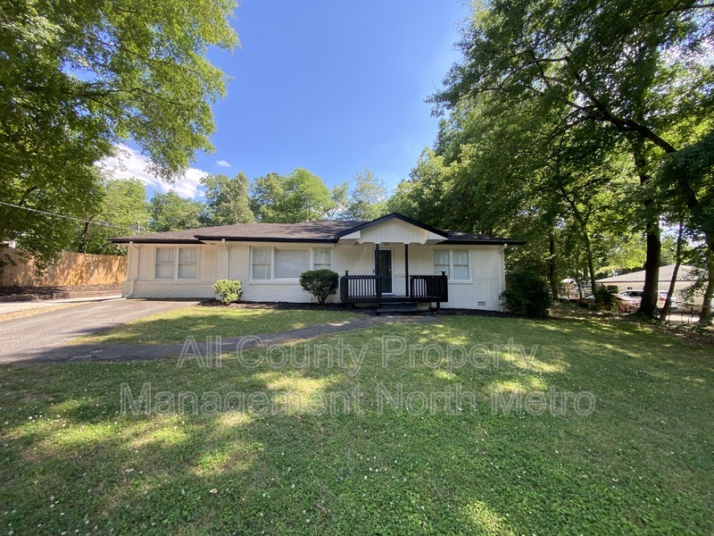 Roswell House: 415 Charles Place