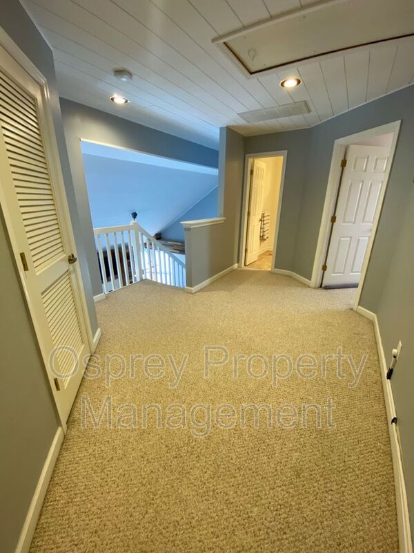 Beautiful 3 Bedroom Single Family Home near Chics Beach!!! - Slider navigation 9