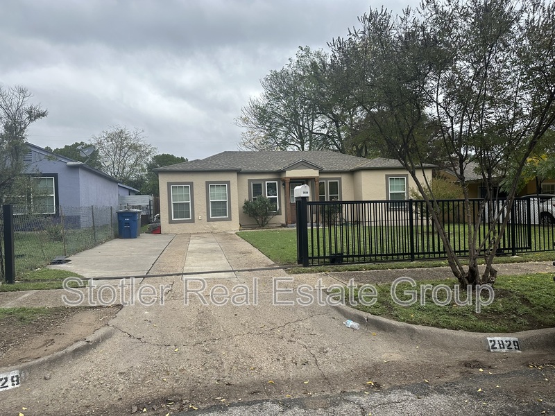 Dallas House: 2829 Falls Drive