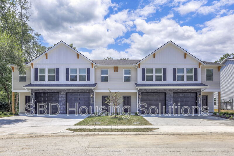 Raytown Townhome: 9015 E 85th Pl