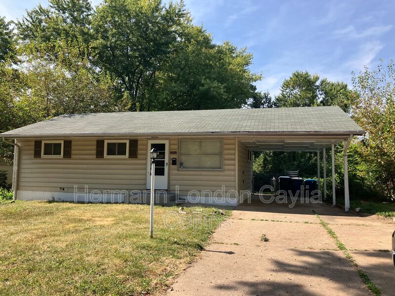 Saint Louis House: 10531 Spring Garden Drive